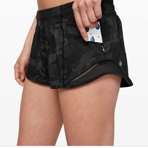 hotty hot || (2.5) incognito camo shorts